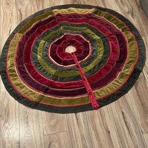 Elegant Velvet Holiday Tree Skirt